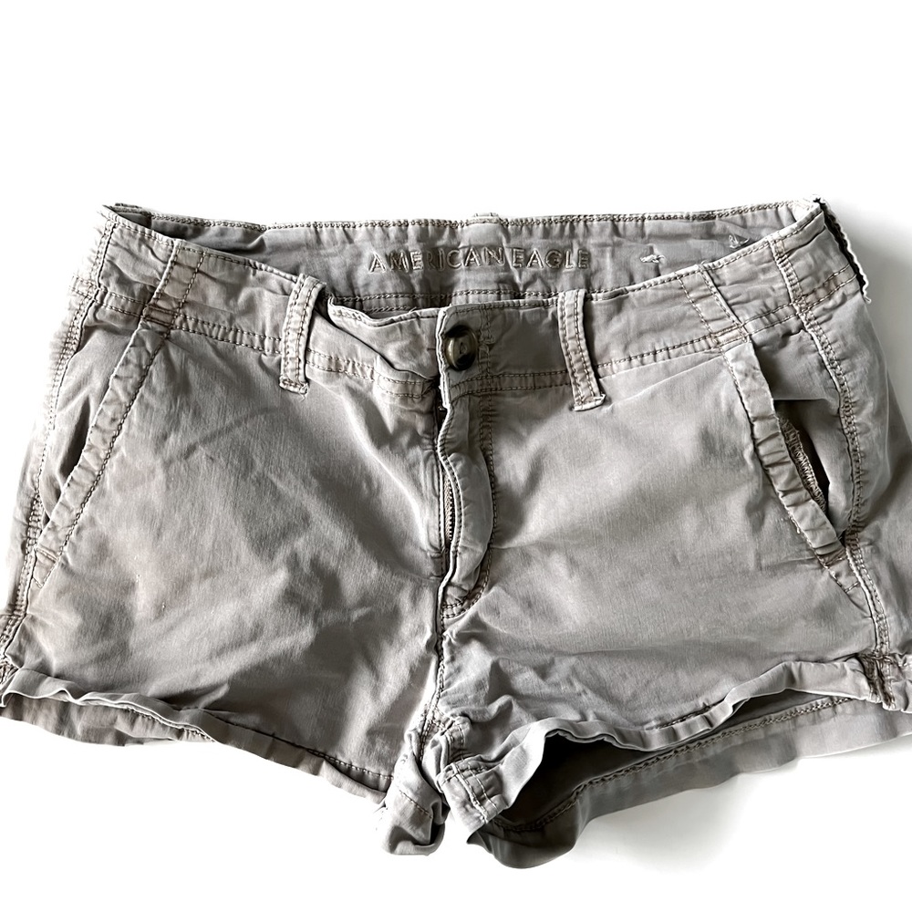 American Eagle Khaki Super Stretch Shorts Size 4